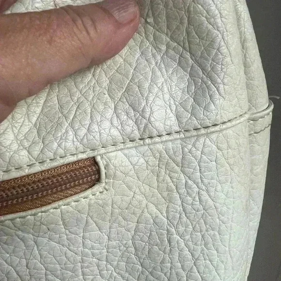 Lauren Conrad Shoulder Bag - Picture 7 of 10